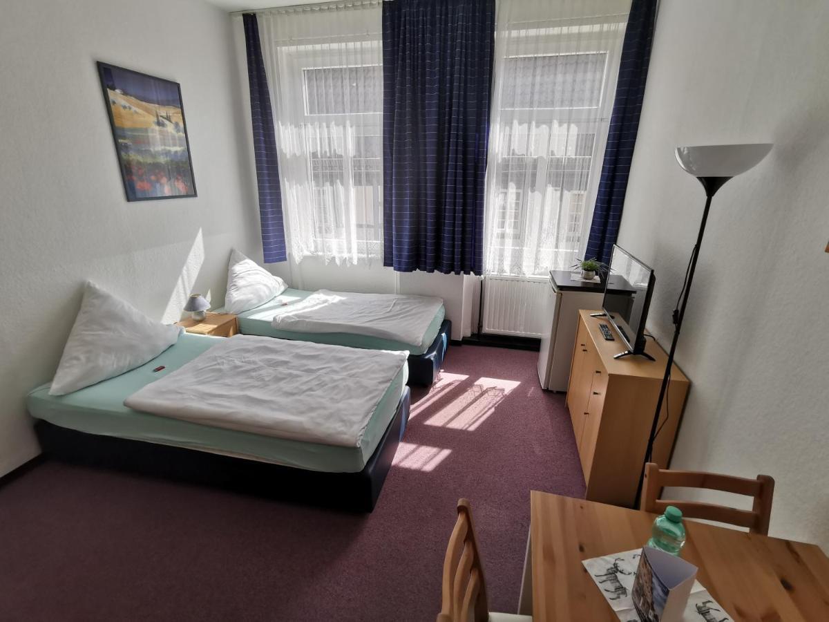 Hotel-Pension Zum Hirsch Hattersheim am Main Buitenkant foto