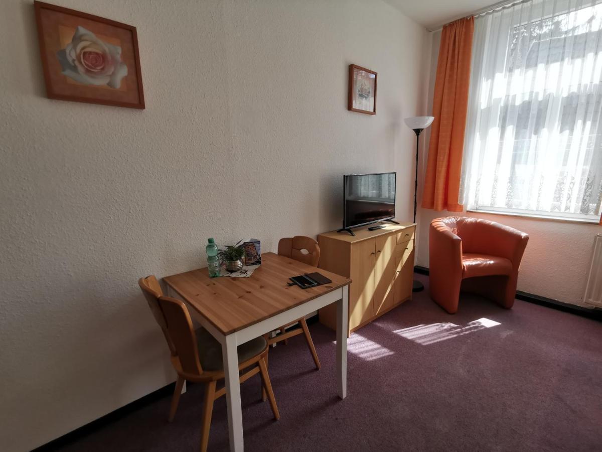 Hotel-Pension Zum Hirsch Hattersheim am Main Buitenkant foto