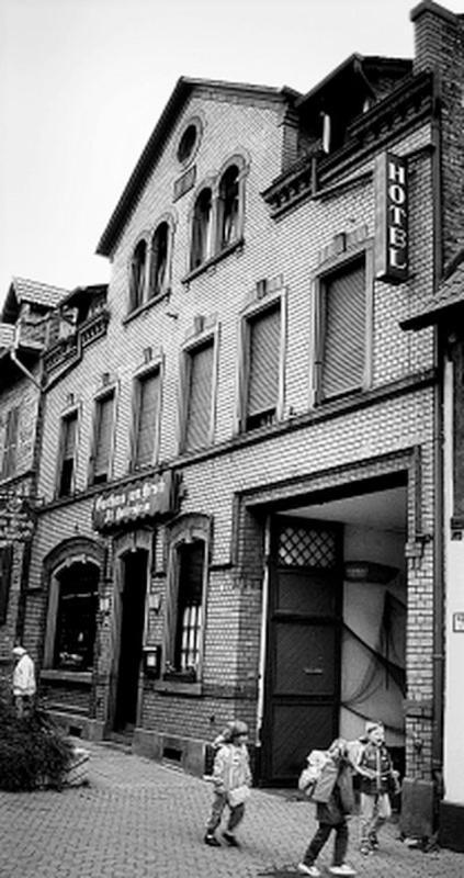 Hotel-Pension Zum Hirsch Hattersheim am Main Buitenkant foto