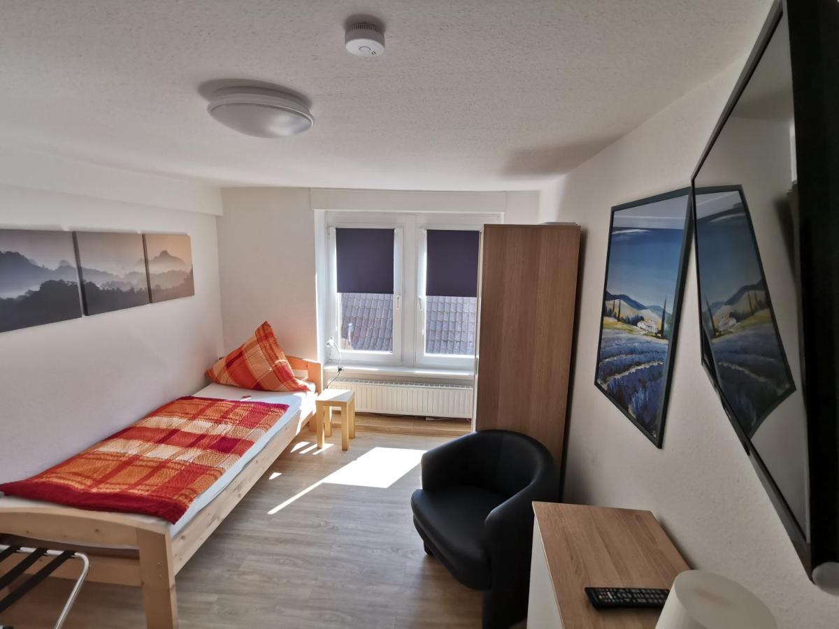 Hotel-Pension Zum Hirsch Hattersheim am Main Buitenkant foto
