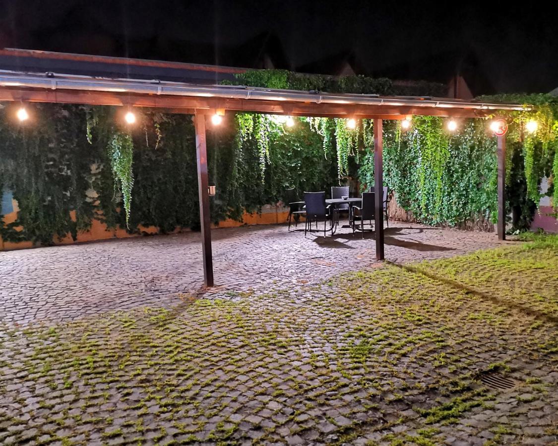 Hotel-Pension Zum Hirsch Hattersheim am Main Buitenkant foto