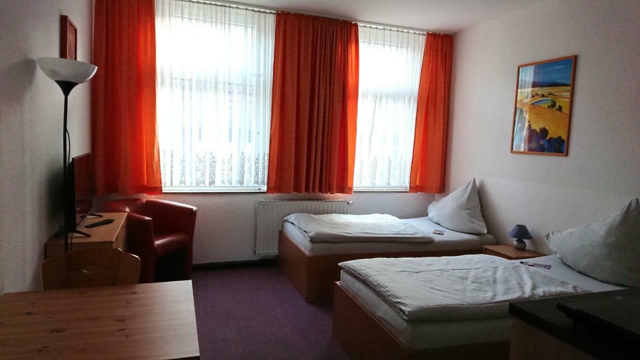 Hotel-Pension Zum Hirsch Hattersheim am Main Buitenkant foto